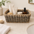 Cestas organizadoras de fibra natural beige y negro.