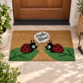 Felpudo Hola Mari de fibra de coco con diseño de mariquitas