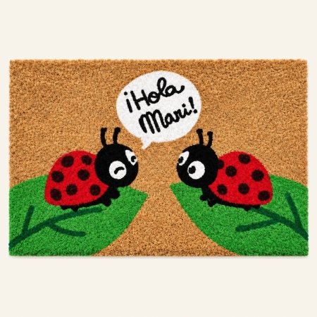 Felpudo Hola Mari de fibra de coco con diseño de mariquitas
